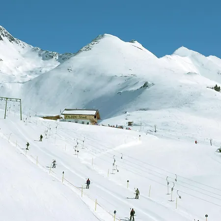 In Near Lifts Lejlighed *